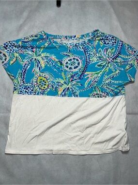 Lily Pulitzer cropped turtle print t-shirt  size small